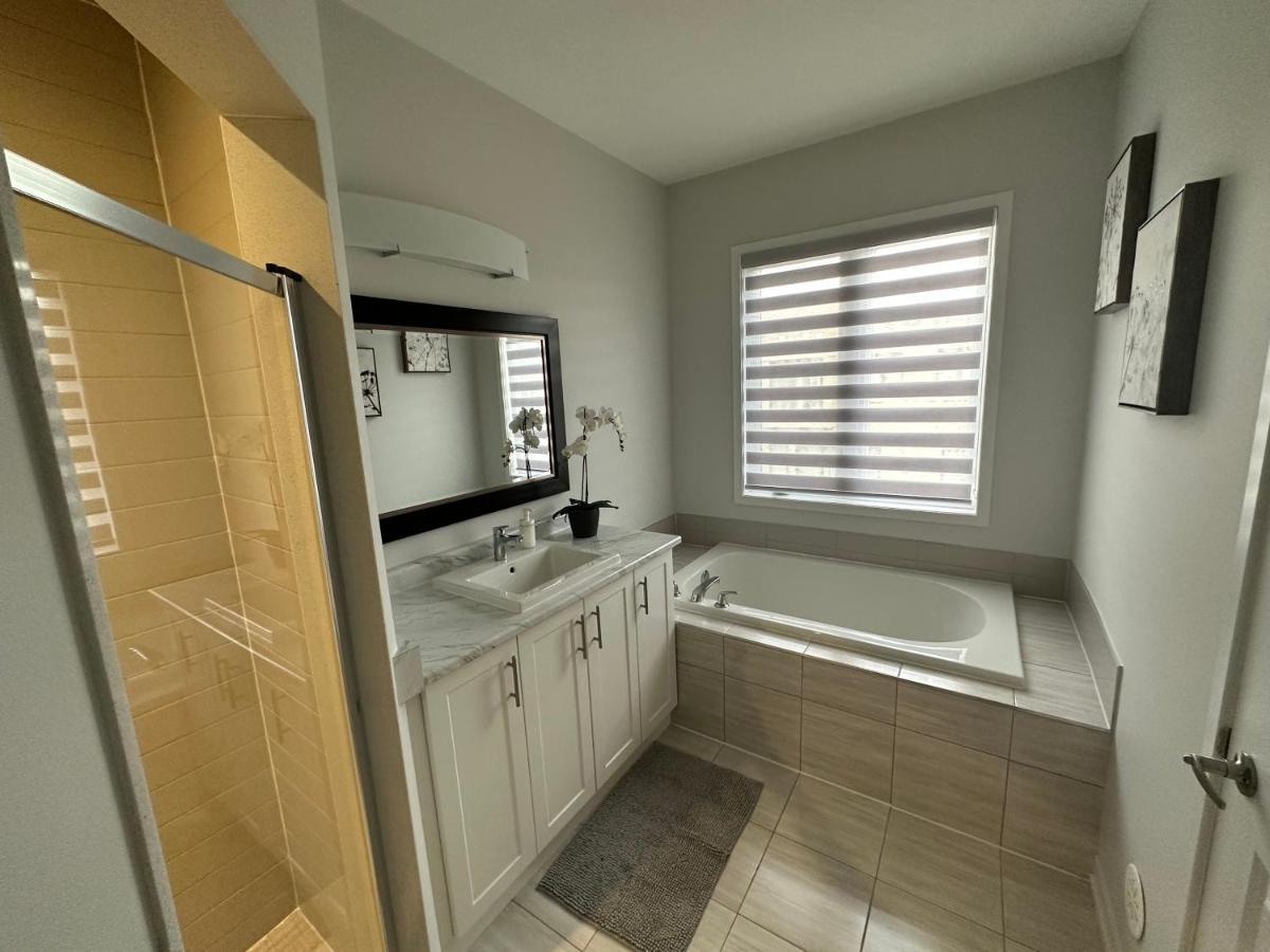 Modern Townhouse, Vaughan, Ontario, Canada Ngoại thất bức ảnh
