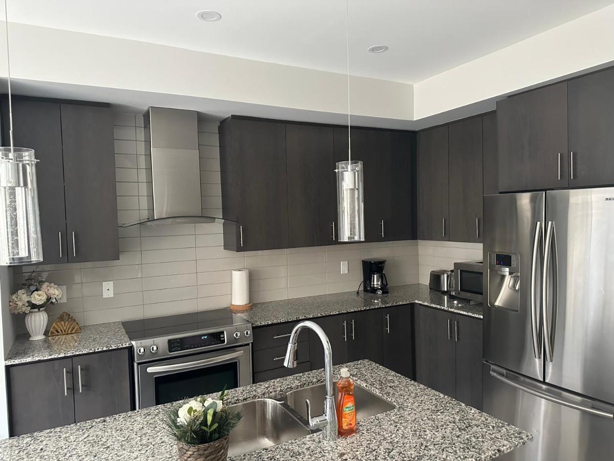 Modern Townhouse, Vaughan, Ontario, Canada Ngoại thất bức ảnh