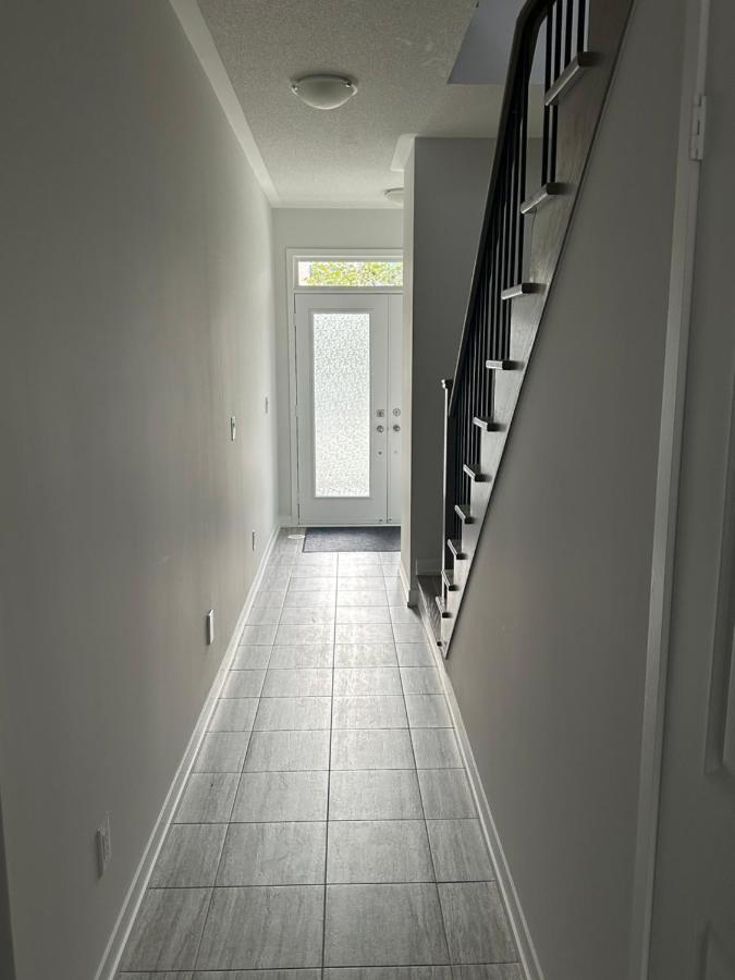 Modern Townhouse, Vaughan, Ontario, Canada Ngoại thất bức ảnh